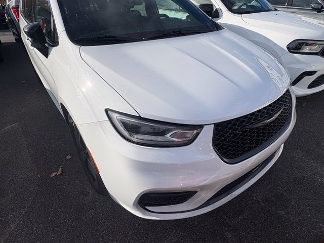 Used 2025 Chrysler Pacifica Limited FWD image 8
