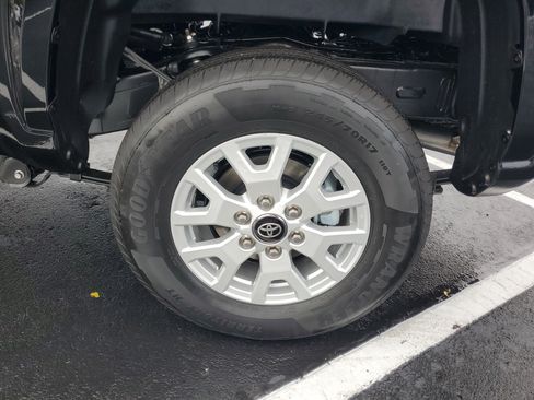 Used 2025 Toyota Tacoma SR image 10