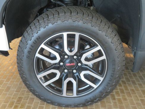 Used 2021 GMC Sierra 1500 AT4 w/ AT4 Value Package AWD/4WD image 7