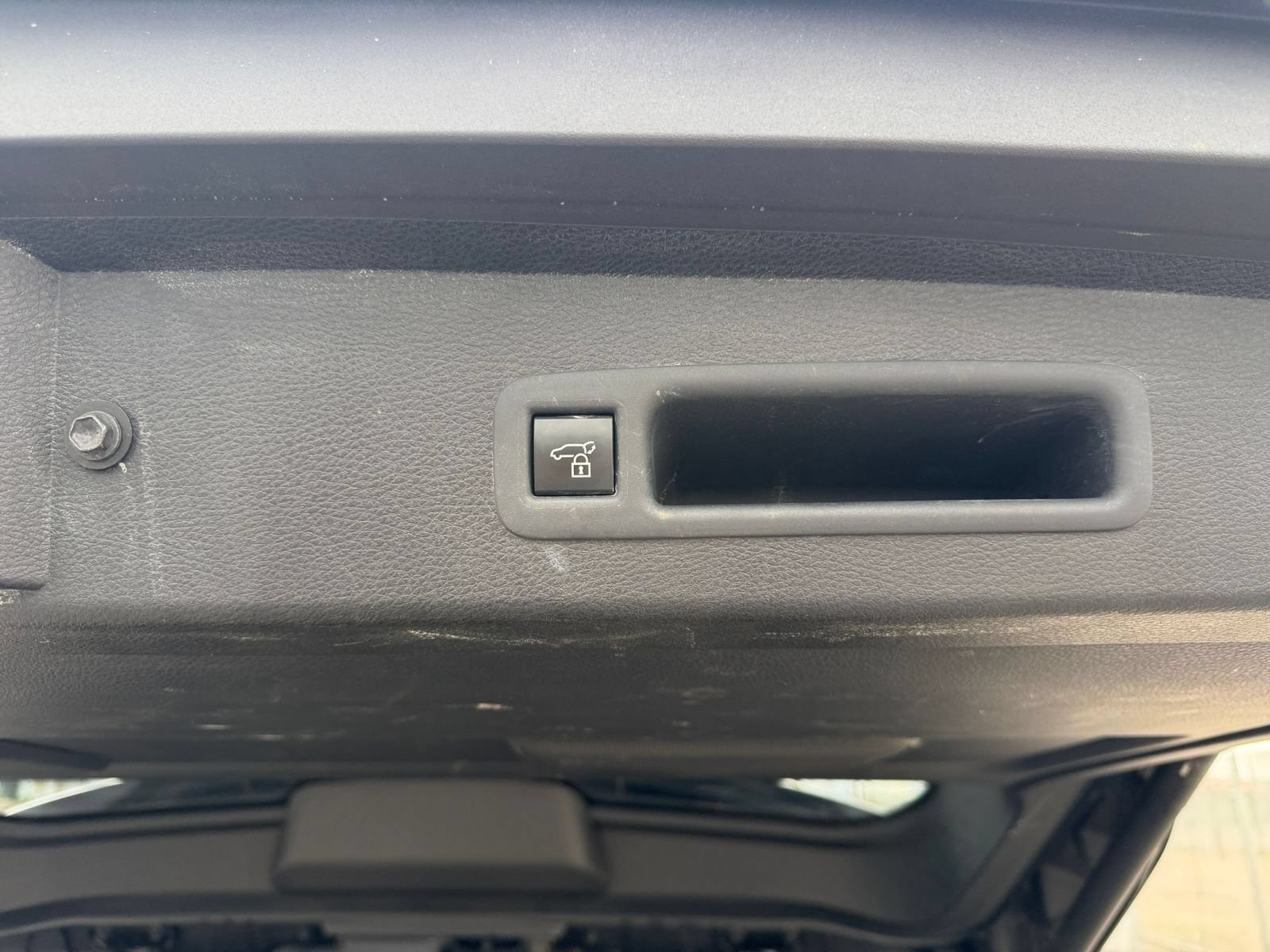 Used 2025 Toyota Sienna XLE FWD image 21