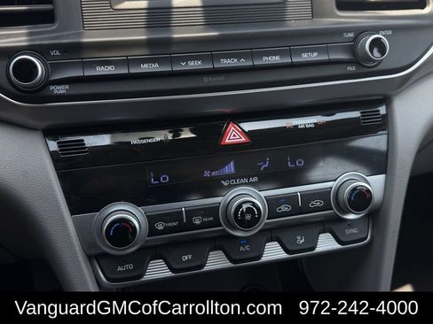 Used 2020 Hyundai Elantra SE FWD image 20