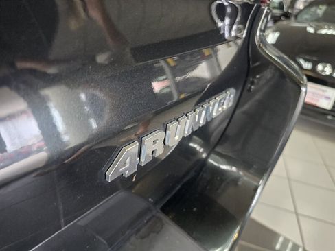 Used 2006 Toyota 4Runner SR5 AWD/4WD image 32