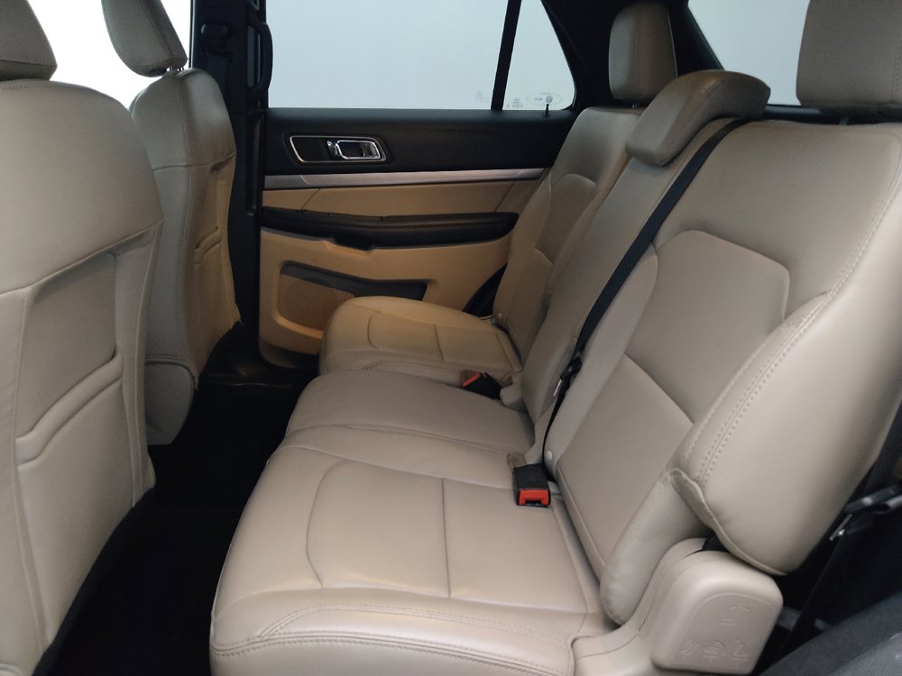 Used 2019 Ford Explorer XLT w/ Equipment Group 202A FWD image 18