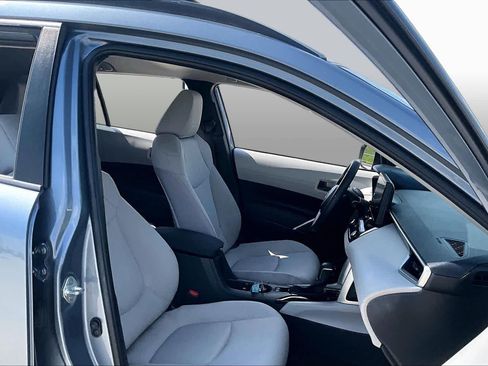 Used 2023 Toyota Corolla Cross LE FWD image 8
