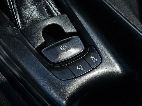 Used 2018 Toyota C-HR XLE FWD image 24