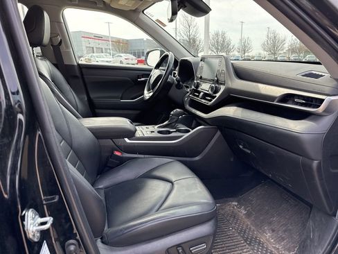 Used 2022 Toyota Highlander XLE image 17