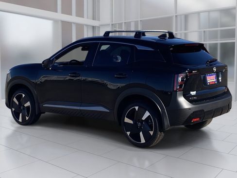 New 2026 Nissan Kicks SR w/ Cold Weather Package image 4