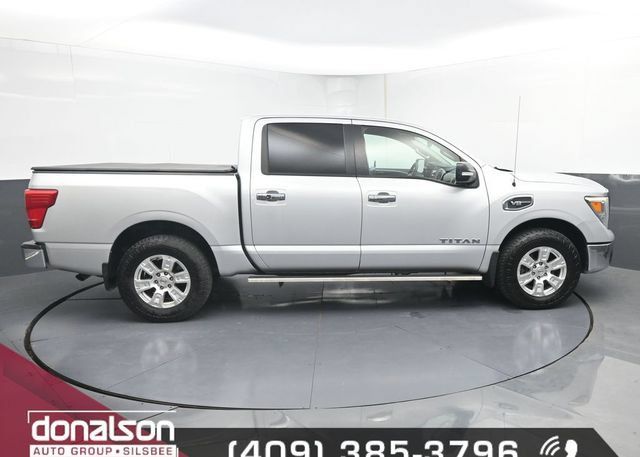 Used 2017 Nissan Titan SV AWD/4WD image 2