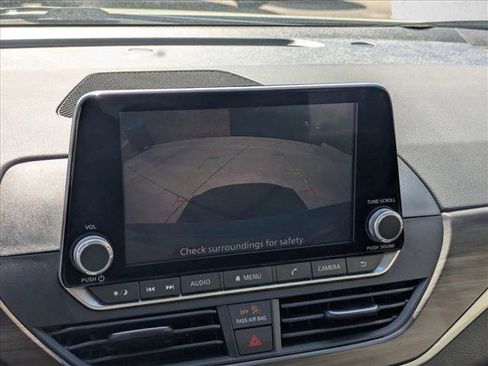 Used 2024 Nissan Altima 2.5 SV image 14