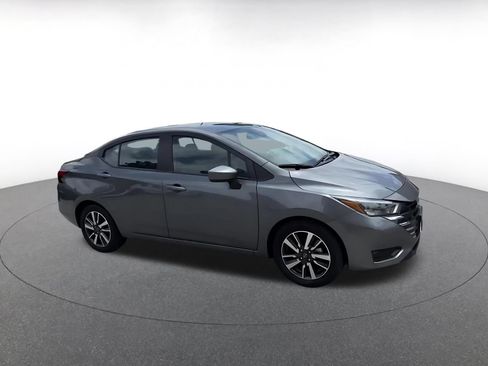 Used 2025 Nissan Versa SV FWD image 2