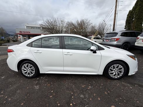 Used 2022 Toyota Corolla LE image 10