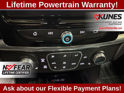 Used 2023 Chevrolet Traverse LT image 28