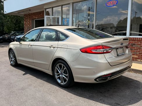 Used 2017 Ford Fusion SE w/ Equipment Group 201A AWD/4WD image 2