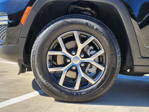 Used 2024 Jeep Grand Cherokee Limited image 7