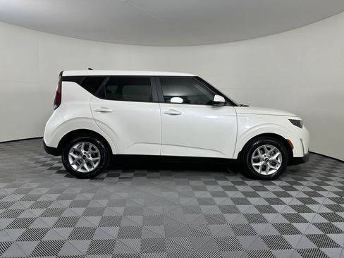 Used 2023 Kia Soul LX w/ LX Technology Package image 8