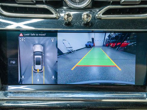 Used 2024 Bentley Bentayga Extended Wheelbase image 34