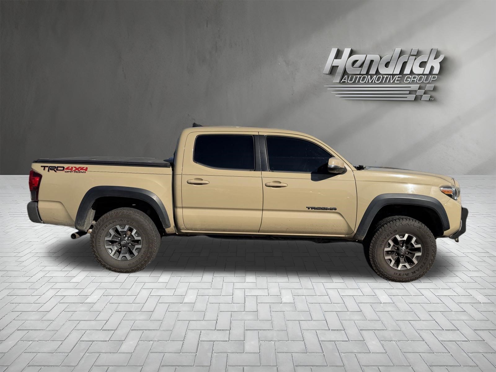 Used 2018 Toyota Tacoma TRD Off-Road AWD/4WD image 10