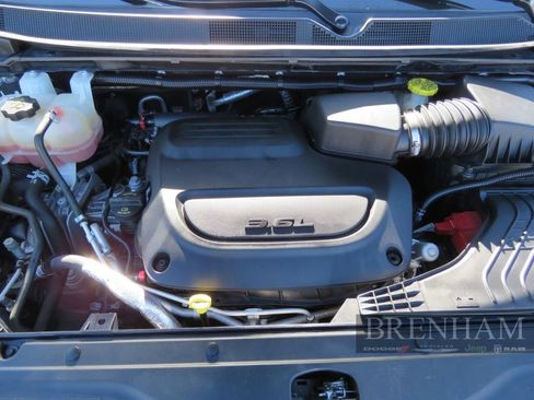 Used 2019 Chrysler Pacifica Limited w/ Tire & Wheel Group image 12