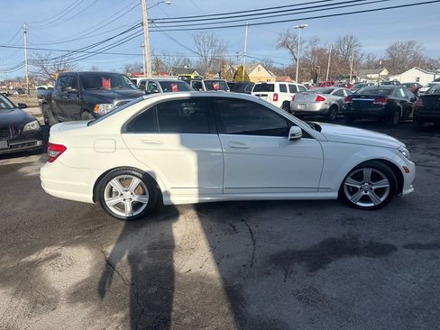 Used 2011 Mercedes-Benz C 300 4MATIC Sedan image 4