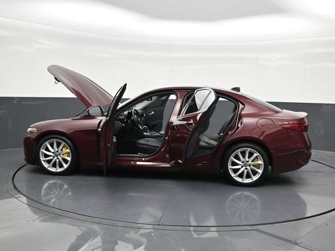 Used 2019 Alfa Romeo Giulia RWD image 34