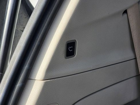 Used 2022 Chrysler Pacifica Touring-L image 31