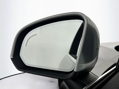 Used 2023 Volvo XC40 B5 Plus w/ Protection Package Premier image 16