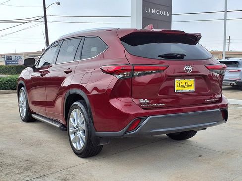 Used 2022 Toyota Highlander Limited AWD/4WD image 4