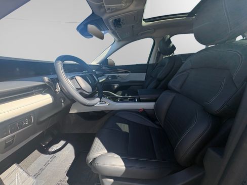 Certified 2025 Lincoln Nautilus Reserve AWD/4WD image 9