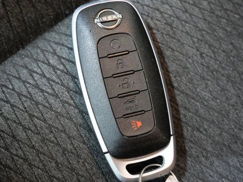 Used 2025 Nissan Rogue SV image 28