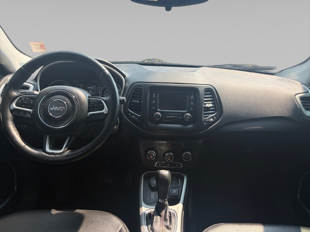 Used 2018 Jeep Compass Latitude w/ Cold Weather Group AWD/4WD image 11