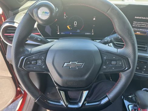 Used 2024 Chevrolet Trax RS w/ Sunroof Package image 13