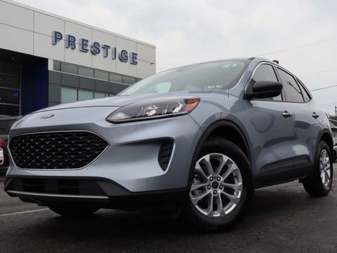 Used 2022 Ford Escape SE w/ Cold Weather Package AWD/4WD image 2