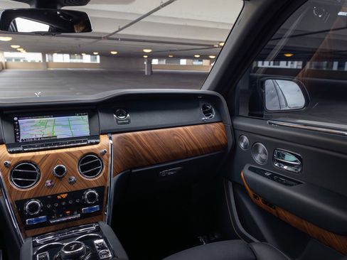 Used 2021 Rolls-Royce Cullinan image 41