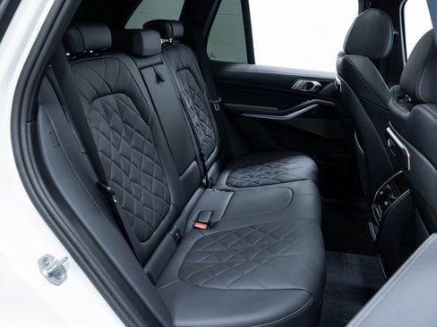 Used 2025 BMW X5 xDrive40i w/ M Sport Package image 22