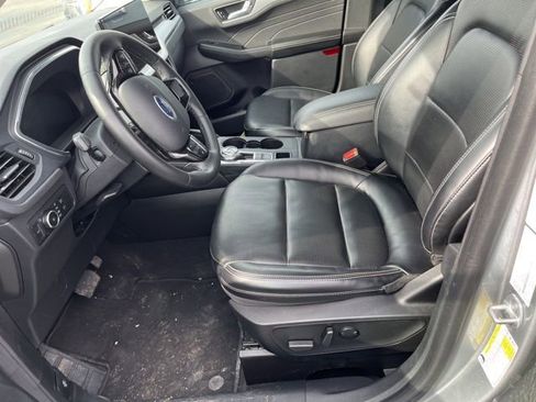 Used 2023 Ford Escape Platinum image 7