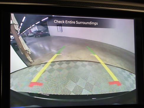 Used 2024 Chrysler Pacifica Touring-L image 28