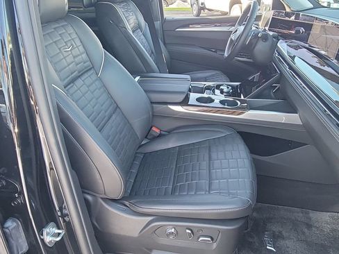 Certified 2025 Cadillac Escalade Sport Platinum AWD/4WD image 28