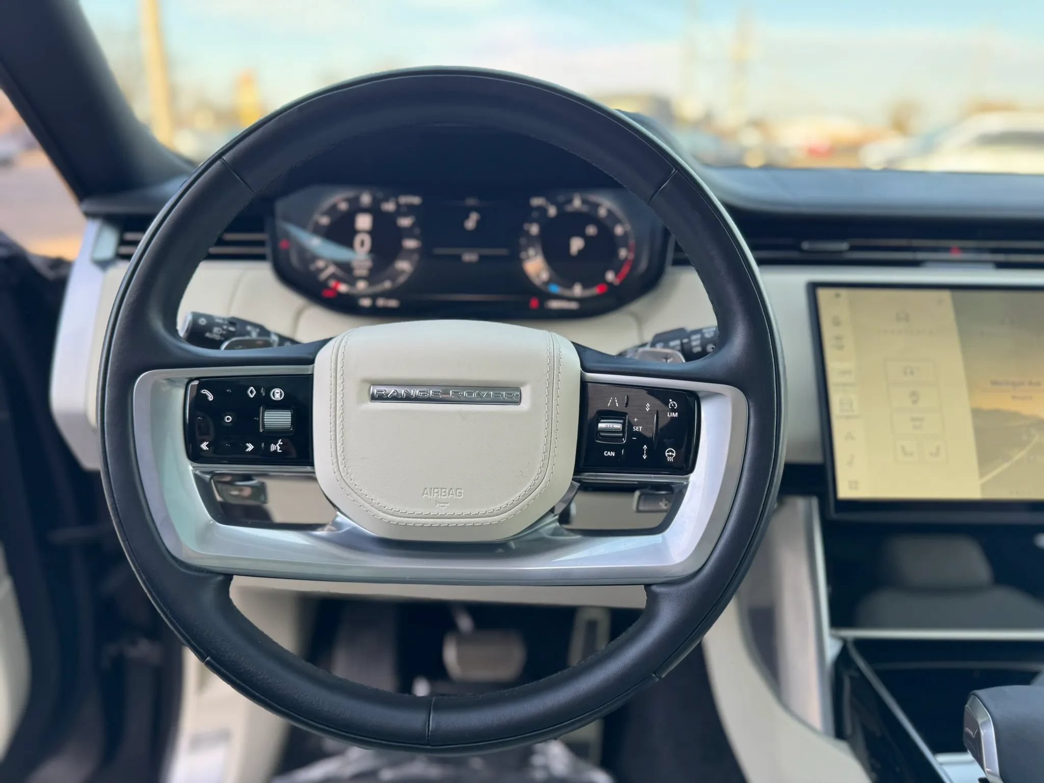 Used 2025 Land Rover Range Rover Long Wheelbase SE AWD/4WD image 19