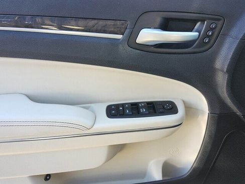 Used 2017 Chrysler 300 C w/ Safetytec Plus Group image 27