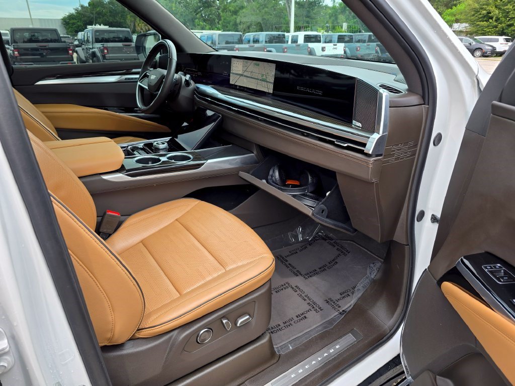 Used 2025 Cadillac Escalade ESV Premium Luxury w/ LPO, Radiant Package AWD/4WD image 43