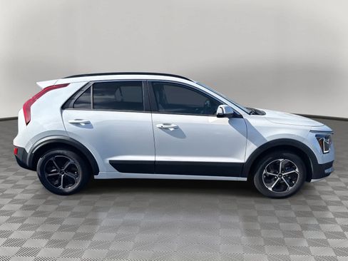 Used 2023 Kia Niro EX FWD image 2