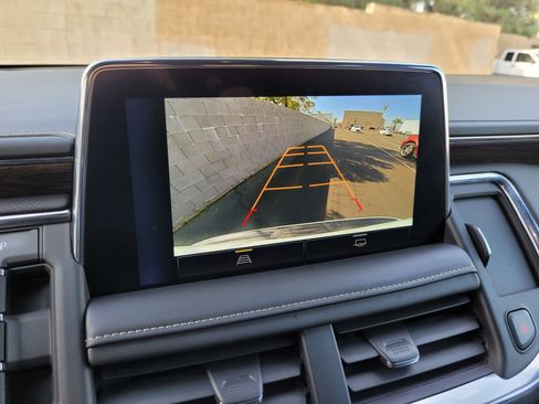 Used 2023 Chevrolet Suburban Premier image 17