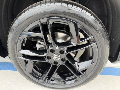 New 2026 Volkswagen Tiguan SE R-Line FWD image 28