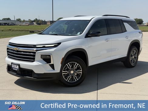 Certified 2025 Chevrolet Traverse LT AWD/4WD image 1