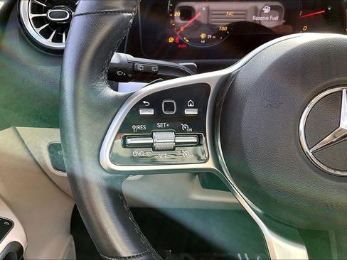 Used 2023 Mercedes-Benz GLB 250 w/ Premium Package image 11