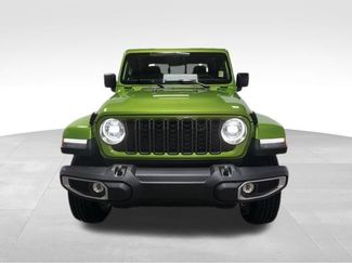 New 2026 Jeep Gladiator Sahara video 3