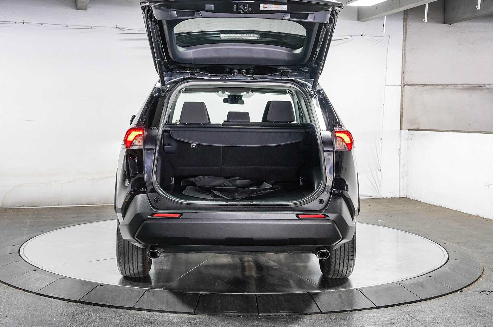 Certified 2023 Toyota RAV4 XLE w/ Convenience Package FWD image 27