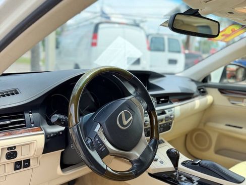 Used 2013 Lexus ES 350 w/ Luxury Pkg FWD image 14