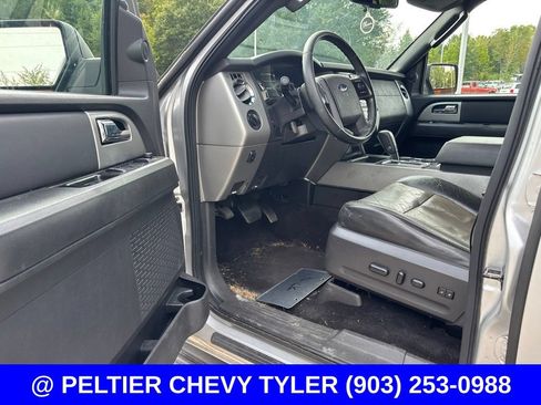 Used 2011 Ford Expedition XLT w/ 202A Rapid Spec Order Code RWD image 11