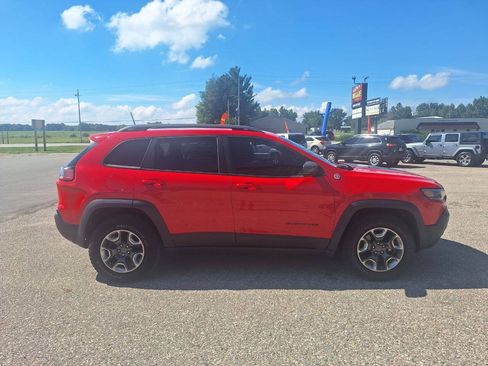 Used 2019 Jeep Cherokee Trailhawk w/ Cold Weather Group AWD/4WD image 3